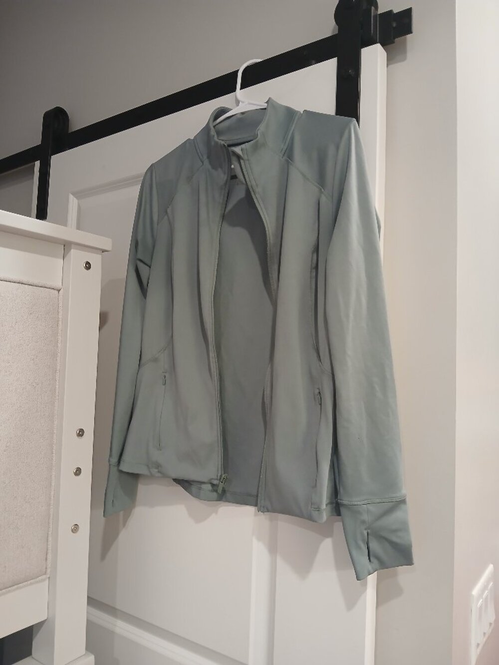 GREAT ALL IN MOTION M LIGHT SPRINGY SAGE GREEN JACKET!!!